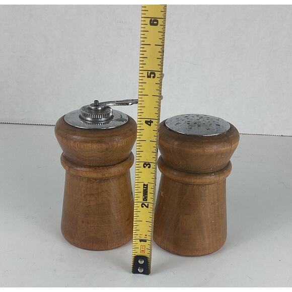 Vintage Wooden Salt & Pepper Grinder Shaker Set 3.5” Tall MCM Retro JAPAN - Picture 5 of 5